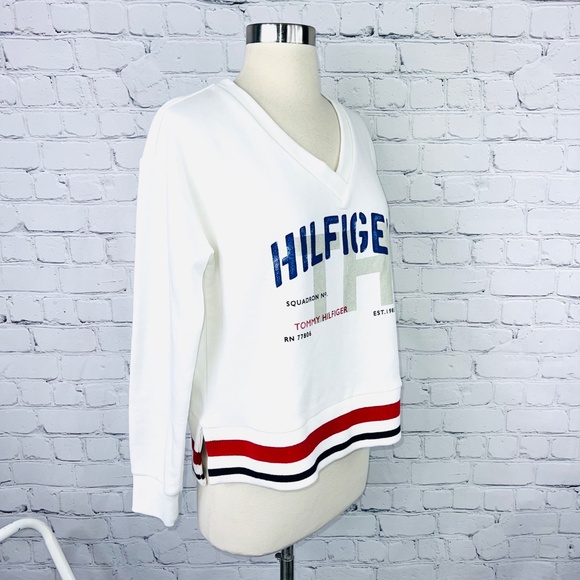 |•TOMMY HILFIGER•| WhiteV-Neck Overized Cropped Sweatshirt Size XS - Picture 3 of 16